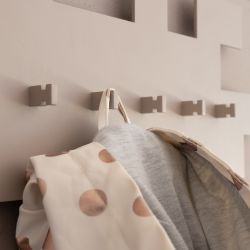 Spinder Design Tetromino wandkapstok - silky taupe